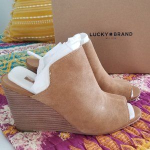✨NEW!!✨ Lucky Brand Hazel Bean Suede Slip-On Wedge